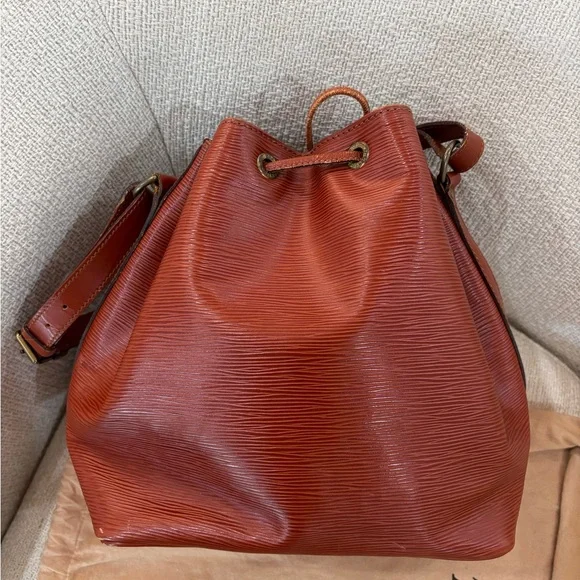 Authentic Louis Vuitton Epi petit Noe brown kenya bucket drawstring - Picture 2 of 15